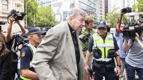 Kardinal George Pell vor dem Gericht in Melbourne / © Daniel Pockett/AAP (dpa)