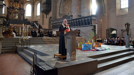 Kardinal Reinhard Marx predigt im Trierer Dom zur Eröffnung der bundesweiten "Woche für das Leben" der beiden großen christlichen Kirchen. / © Harald Tittel (dpa)