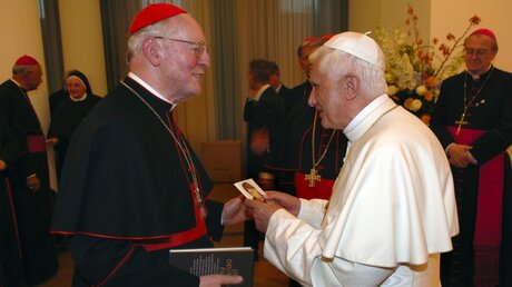 Kardinal Wetter mit Papst Benedikt XVI. / © Wolfgang Radtke (KNA)