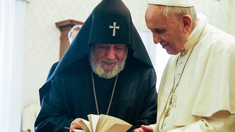 Karekin II., Katholikos-Patriarch aller Armenier bei Papst Franziskus / © Romano Siciliani (KNA)