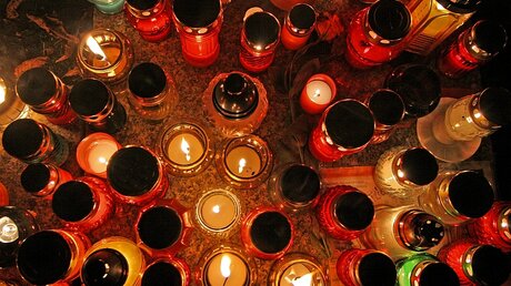 Kerzen an Allerheiligen / © Markus Nowak (KNA)