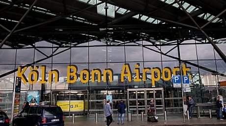 Der Flughafen KölnBonn / © Maja Hitij (dpa)