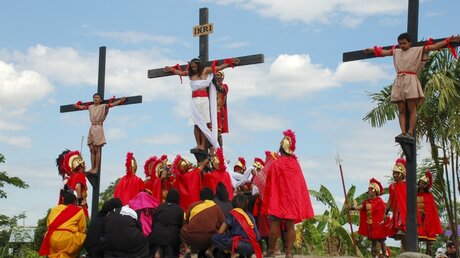 Inszenierte Kreuzigung auf den Philippinen / © Michael Lenz (KNA)