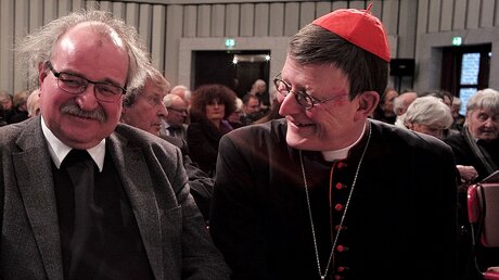 Künstlerseelsorger Prälat Josef Sauerborn mit Kardinal Woelki / © Boecker