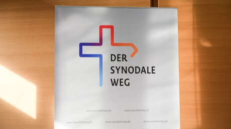 Logo zum Synodalen Weg / © Julia Steinbrecht (KNA)