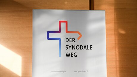Logo zum Synodalen Weg / © Julia Steinbrecht (KNA)