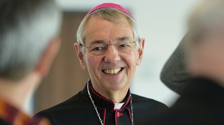 Erzbischof Ludwig Schick, Vorsitzender der Kommission Weltkirche / © Harald Oppitz (KNA)