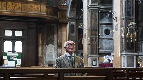 Martin Mosebach in der Kirche Santissima Trinita dei Pellegrini in Rom / © Stefano dal Pozzolo (KNA)