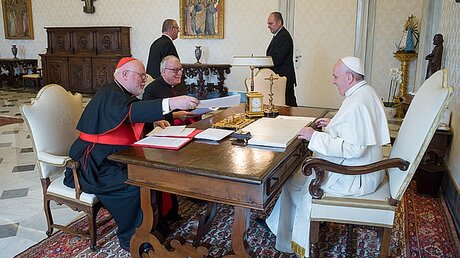 Kardinal Marx bei Papst Franziskus (KNA)