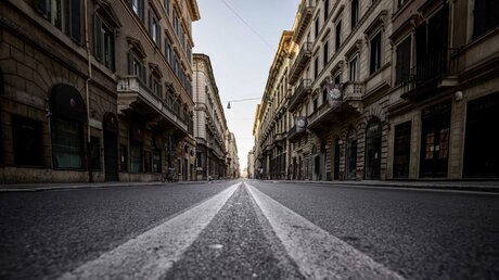 Menschenleere Einkaufsstraße in Rom / © Cristian Gennari/Romano Siciliani (KNA)