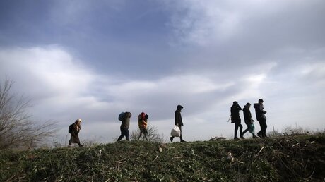 Migranten an der griechisch-türkischen Grenze / © Emrah Gurel (dpa)