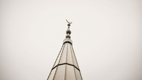 Minarett einer Moschee / © Julia Steinbrecht (KNA)