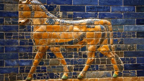 Mosaik-Detail des Ischtar-Tores auf der Berliner Museumsinsel / © 360b (shutterstock)