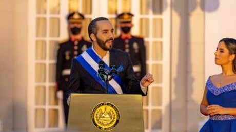 Nayib Bukele (M.) / © Il/Presidencia El Salvador (dpa)