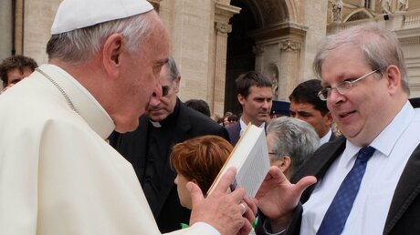 Ulrich Nersinger trifft Papst Franziskus / © privat (privat)