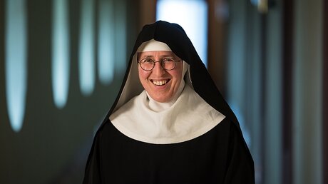 Schwester Andrea Stadermann in Nonnentracht / © Andreas Arnold (dpa)