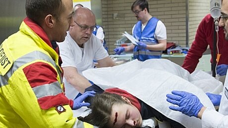Notfallübung in einem Berliner Krankenhaus / © Paul Zinken (dpa)