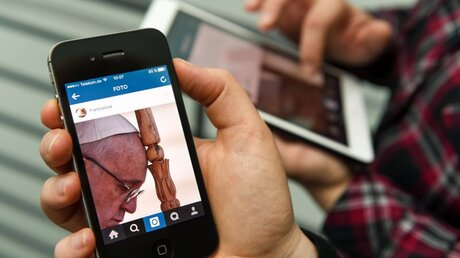 Papst Franziskus auf Instagram / © Harald Oppitz (KNA)