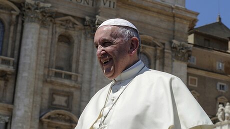 Papst Franziskus bei einer Audienz auf dem Petersplatz im Vatikan / © Paolo Galosi (KNA)