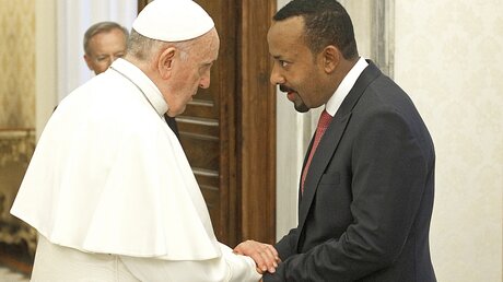 Papst Franziskus empfängt den äthiopischen Ministerpräsidenten Abiy Ahmed im Januar 2019 / © Paul Haring (KNA)