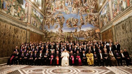 Papst Franziskus mit Diplomaten beim Neujahrsempfang für das Diplomatische Korps / © Romano Siciliani (KNA)