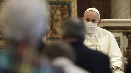 Papst Franziskus mit Mundschutz / © Gregorio Borgia/AP (dpa)