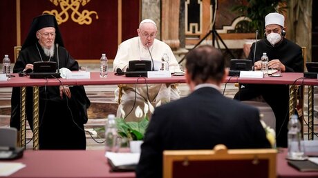 Papst Franziskus mit Religionsvertretern / © Vatican Media/Romano Siciliani (KNA)