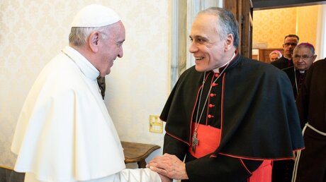 Papst Franziskus und Daniel Nicholas DiNardo / © Vatican Media (KNA)