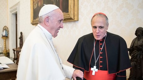 Papst Franziskus und Kardinal DiNardo / © Vatican Media (KNA)