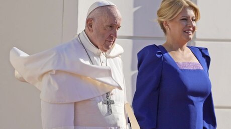 Papst Franziskus und Zuzana Caputova, Präsidentin der Slowakei / © Gregorio Borgia (dpa)