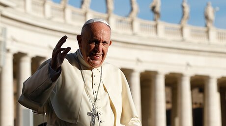 Papst Franziskus während der Generalaudienz  / © Paul Haring (KNA)