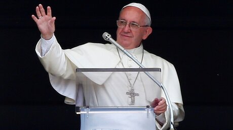 Papst Franziskus beim Angelus-Gebet  / © Tony Gentile (dpa)
