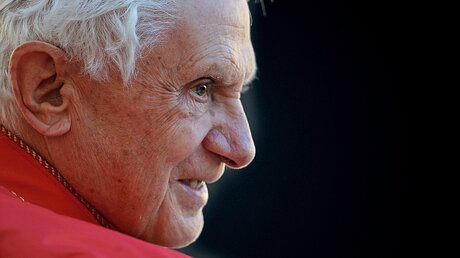 Papst em. Benedikt XVI. / © Ettore Ferrari (dpa)