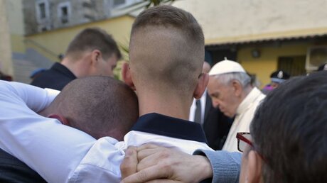 Bewegende Momente für die Häftlinge / © L'Osservatore Romano/AP/dpa (dpa)