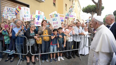 Überraschungsbesuch des Papstes in Ostia bei Rom / © Osservatore Romano (KNA)