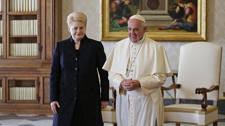 Litauens Staatspräsidentin Grybauskaite mit Papst Franziskus / © Max Rossi