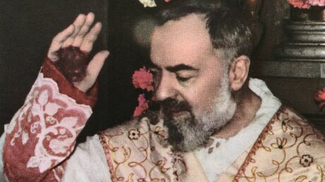Pater Pio da Pietrelcina mit Stigmata (KNA)