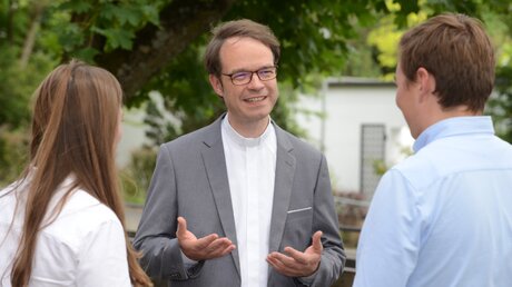 Pfarrer Andreas Süß begleitet viele Paare, die in diesem Jahr coronabedingt nicht heiraten konnten / © Beatrice Tomasetti (DR)