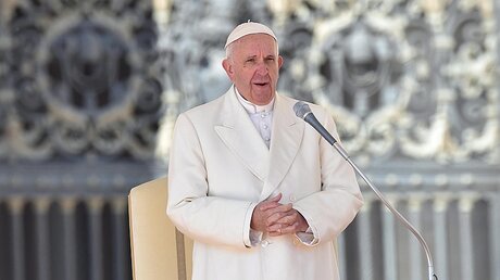 Papst Franziskus bei der Generalaudienz am 02.03.2016 / © Ettore Ferrari (dpa)