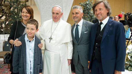 Roberto Baggio mit Familie beim Papst (dpa)