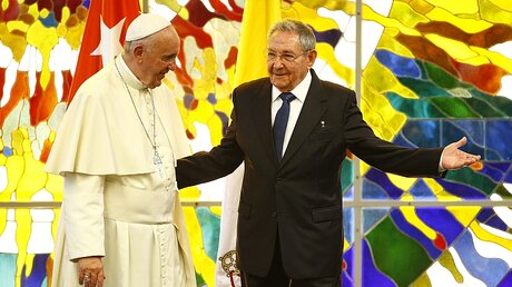 Franziskus trifft Raul Castro / © Tony Gentile (dpa)