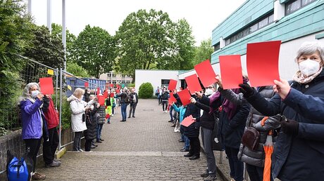 Proteste gegen Kardinal Woelki in Düsseldorf (KNA)