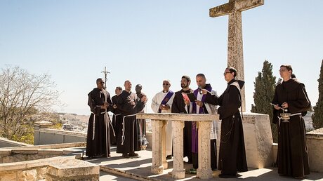 Prozession der Franziskaner und der lateinischen Pfarrei auf dem Zionsberg / © Andrea Krogmann (KNA)