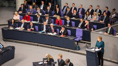 Kanzlerin Merkel und Kabinett (dpa)