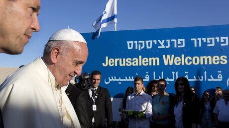 Jerusalem heißt den Papst willkommen (dpa)