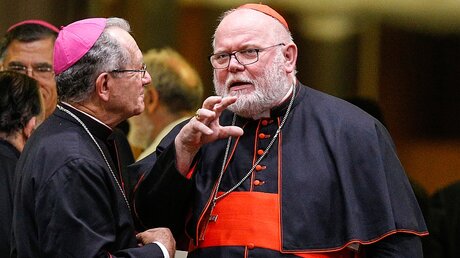 Reinhard Kardinal Marx (r.), Vorsitzender der Deutschen Bischofskonferenz (DBK) / © Paul Haring (KNA)