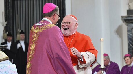 Reinhard Marx Erzbischof von München und Freising, nimmt am Festgottesdienst zur Amtseinführung von Gerber teil / © Arnulf Müller (dpa)