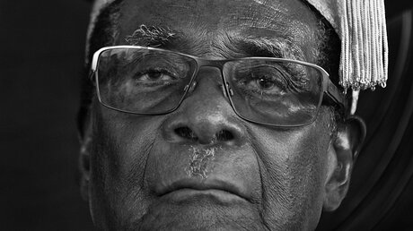 Robert Mugabe, langjähriger Präsident Simbabwes, ist tot  / © Ben Curtis (dpa)