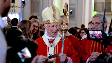 Salzburgs Erzbischof Lackner freut sich über die jugendliche Begeisterung / © Hannah Küppers (privat)