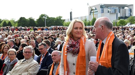 Bundesfamilienministerin Schwesig mit Bundestagspräsident Lammert auf dem Kirchentag / © Soeren Stache (dpa)